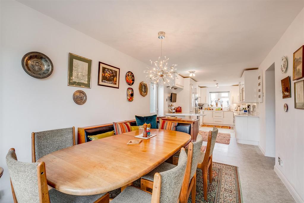 Elmoor Avenue, Welwyn 4 bed house £729,500