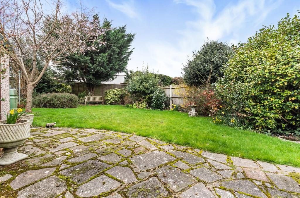 Shuttlemead, Bexley 3 bed semidetached bungalow £575,000