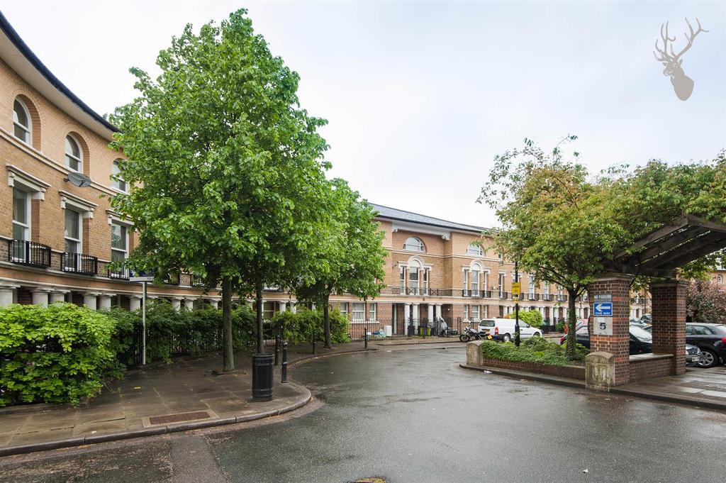 Mothers Square, Clapton, London 2 bed flat £1,450 pcm (£335 pw)