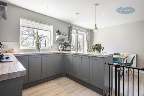 16 High View, Sheffield, S5 8YE