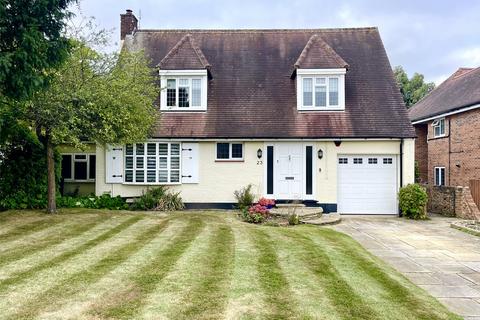 5 bedroom detached house to rent, Calder Avenue, Brookmans Park, Hertfordshire, AL9