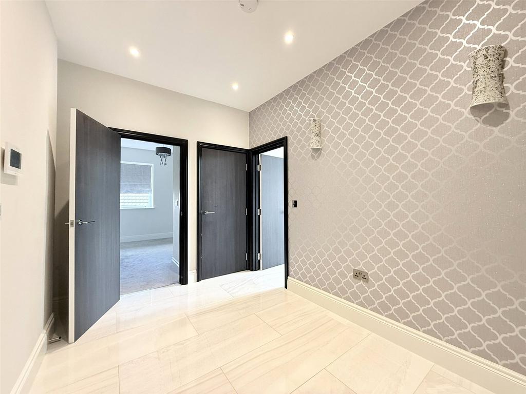 Apartment in Enfield - View 3