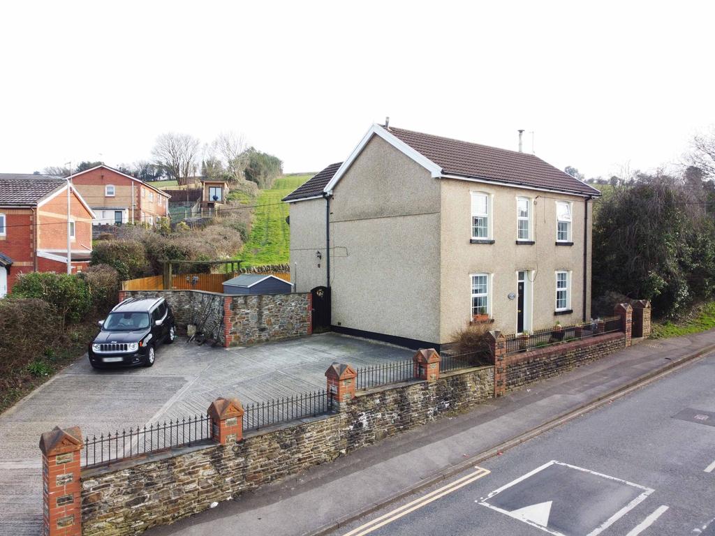 Newbridge Road, Llantrisant CF72 8EY 4 bed detached house £500,000
