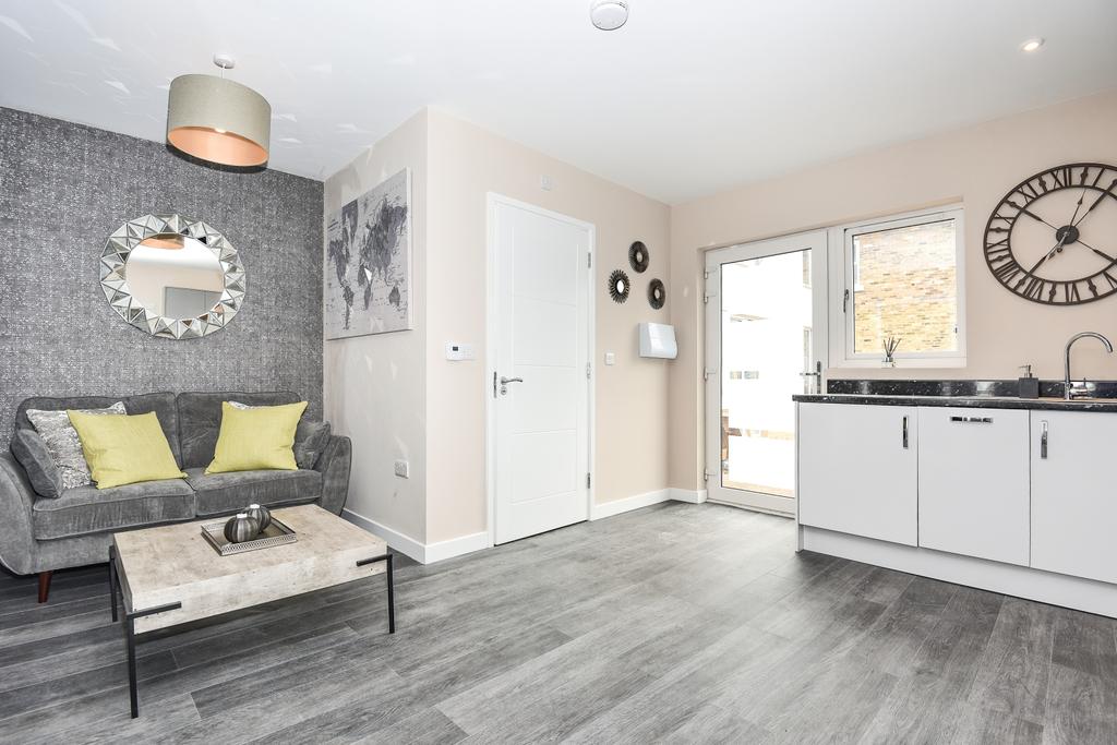 Magna House, 28A Queens Road, Egham... 2 bed flat £1,730 pcm (£399 pw)