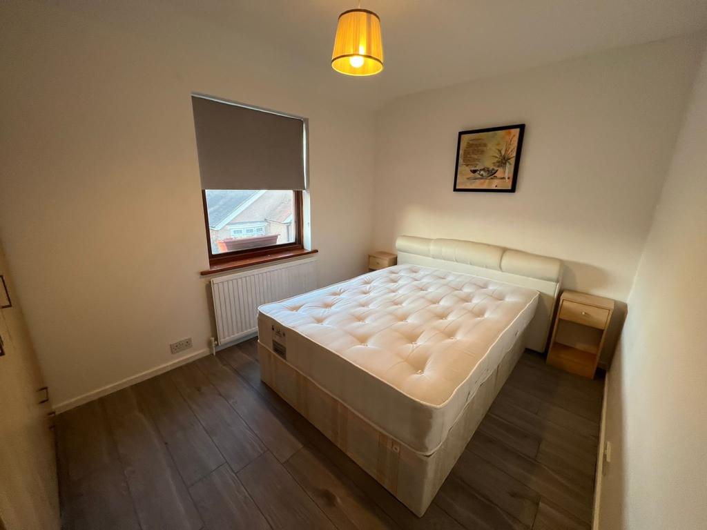 3 Woodbine Cottages BEDROOM 1