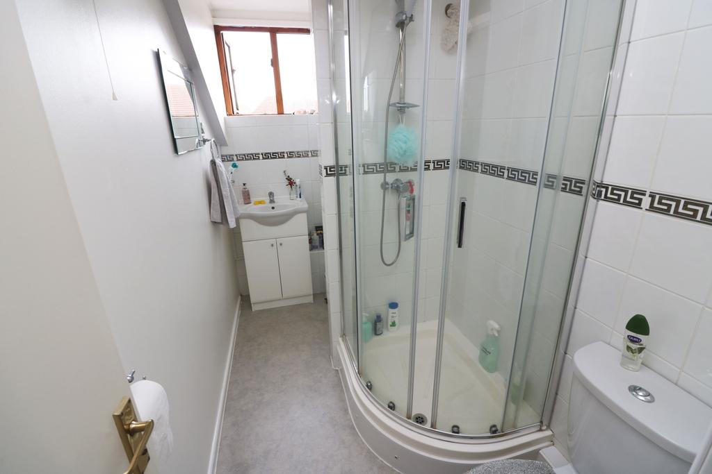 13 Rhodes Close Sh-Rm