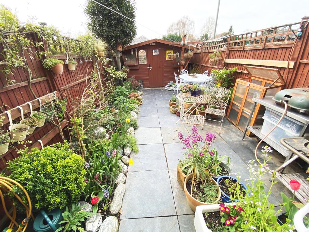 13 Rhodes Close - Gdn
