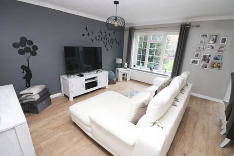 12 Englehurst, Englefield Green, Egham, TW20 0EE