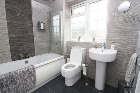 12 Englehurst, Englefield Green, Egham, TW20 0EE