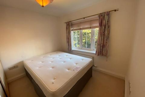 Flat 4, Charles House, 11 Fircroft Road, Englefield Green, Egham, TW20 0TY
