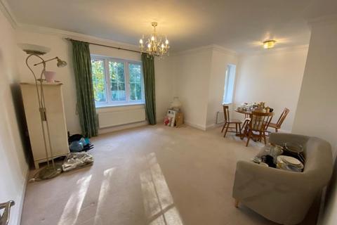 Flat 4, Charles House, 11 Fircroft Road, Englefield Green, Egham, TW20 0TY