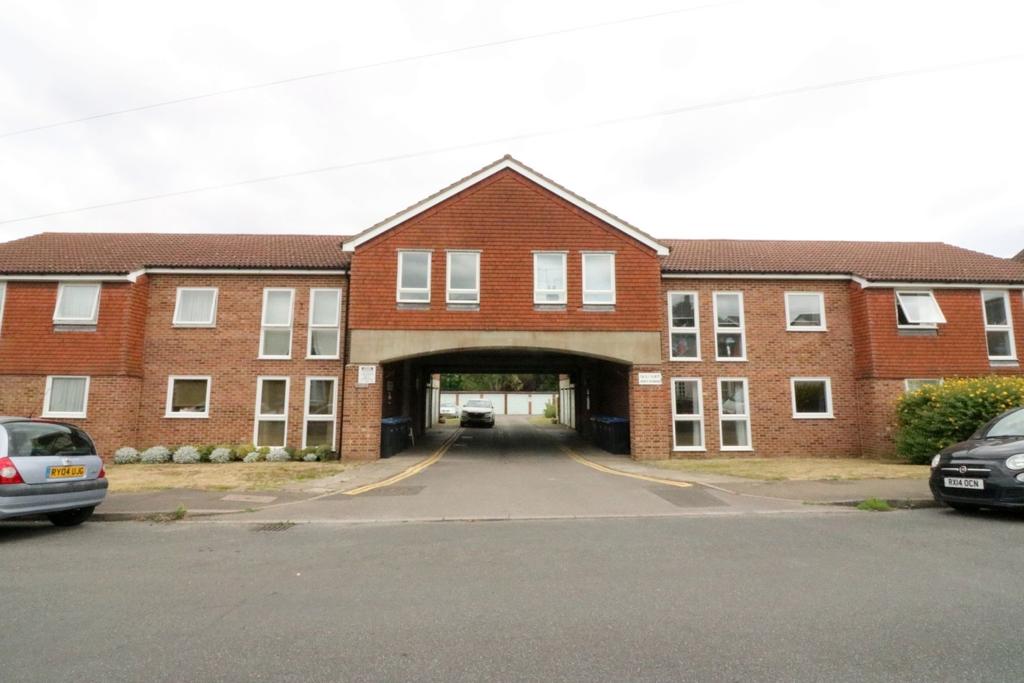 Paul Court Hythe Park Road, Egham... 1 bed ground floor flat £215,000