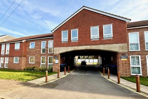 1 bedroom ground floor flat for sale, Paul Court Hythe Park Road, Egham, Surrey, TW20