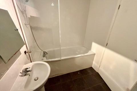 1 bedroom ground floor flat for sale, Paul Court Hythe Park Road, Egham, Surrey, TW20