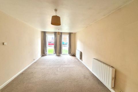 1 bedroom ground floor flat for sale, Paul Court Hythe Park Road, Egham, Surrey, TW20
