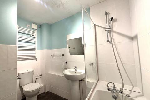 1 bedroom ground floor flat for sale, Paul Court Hythe Park Road, Egham, Surrey, TW20
