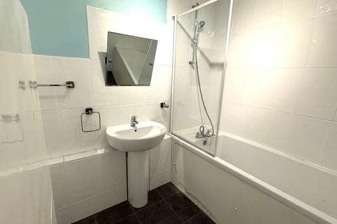 1 bedroom ground floor flat for sale, Paul Court Hythe Park Road, Egham, Surrey, TW20