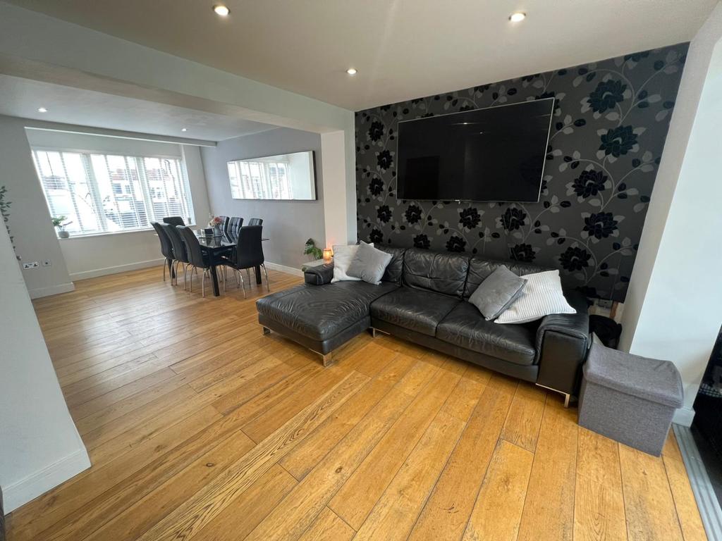 12a Harrow Road LOUNGE