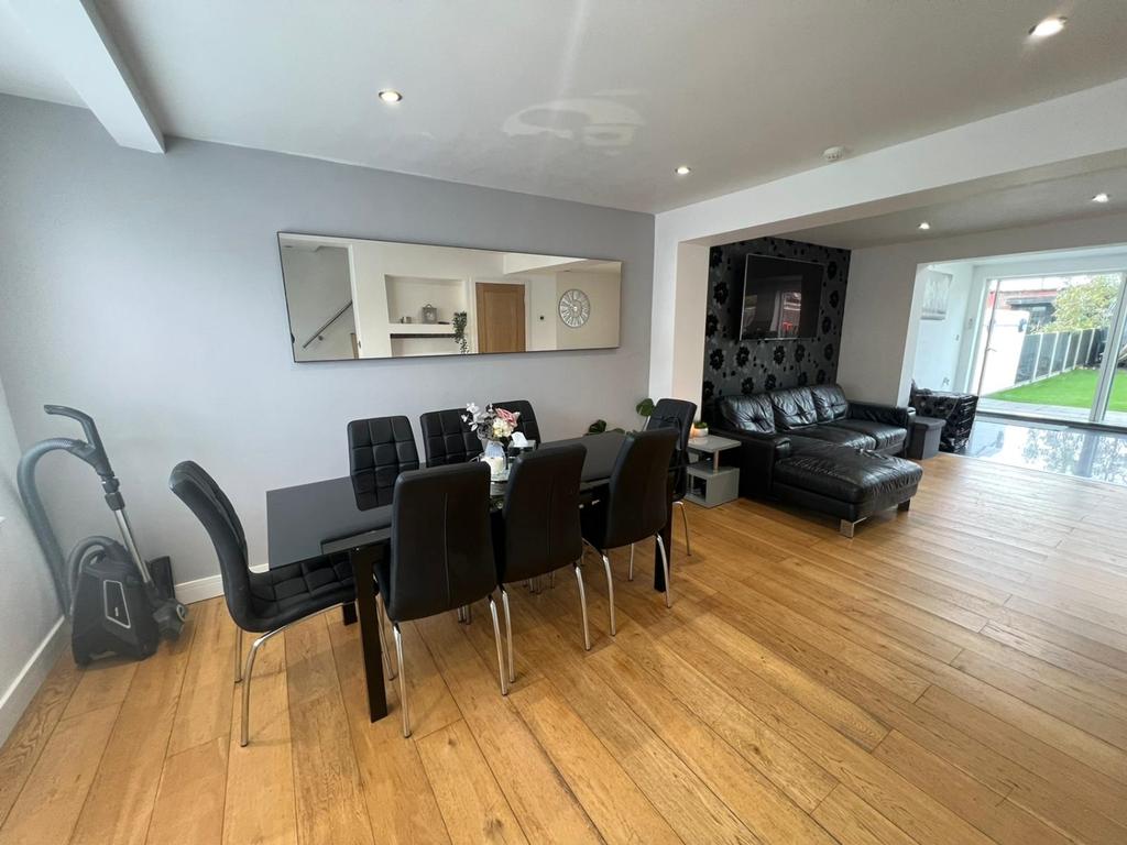 12a Harrow Road DINING