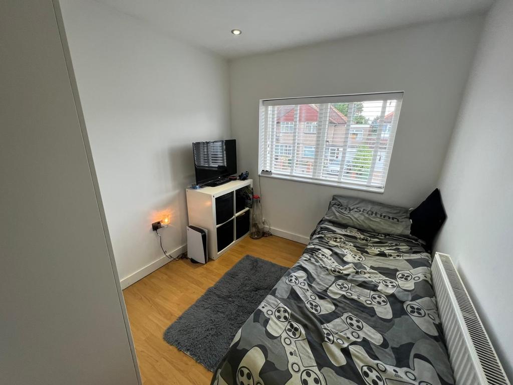 12a Harrow Road BED 2