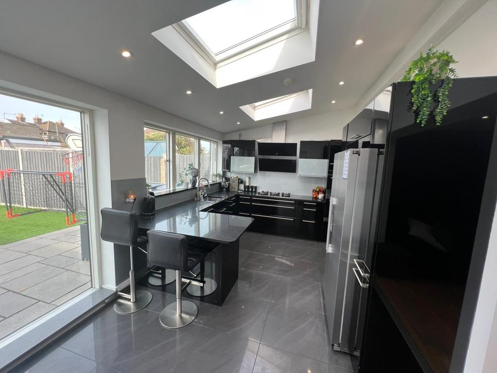 12a Harrow Road KITCHEN