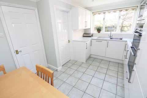 4 bedroom detached house for sale - Manor Park, Staines-upon-Thames, Surrey, TW18