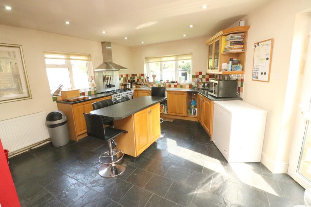 Larchwood Drive, Englefield Green, Egham, Surrey, TW20 4 bed terraced