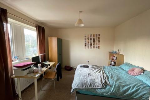 76 Beechtree Avenue, Englefield Green, Egham, TW20 0SR