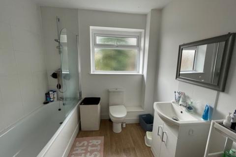 76 Beechtree Avenue, Englefield Green, Egham, TW20 0SR