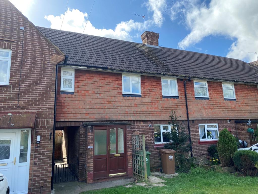 Elizabeth Avenue, StainesuponThames, Middlesex, TW18 3 bed terraced