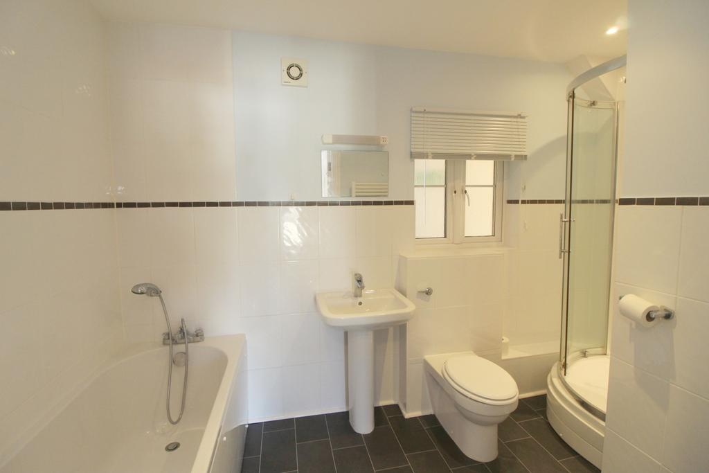 19 Beckingham bathroom