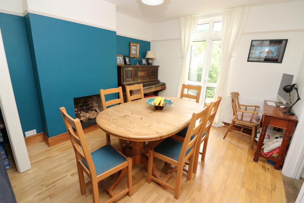 2 Windmill Close - Din