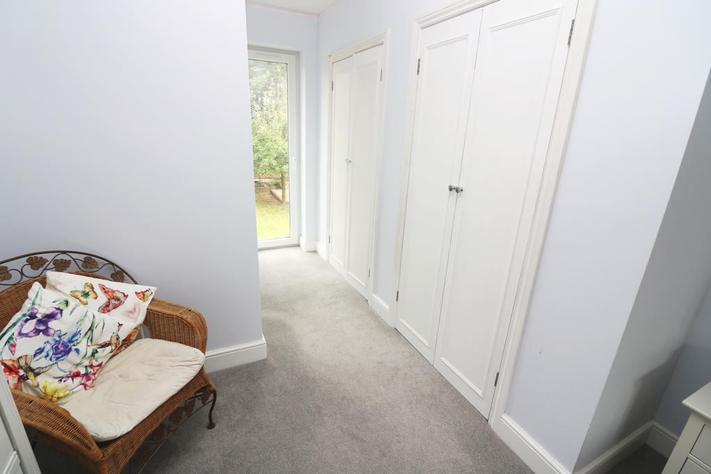 2 Windmill Close - Dress Rm