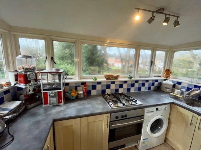 3 Hollywood KITCHEN