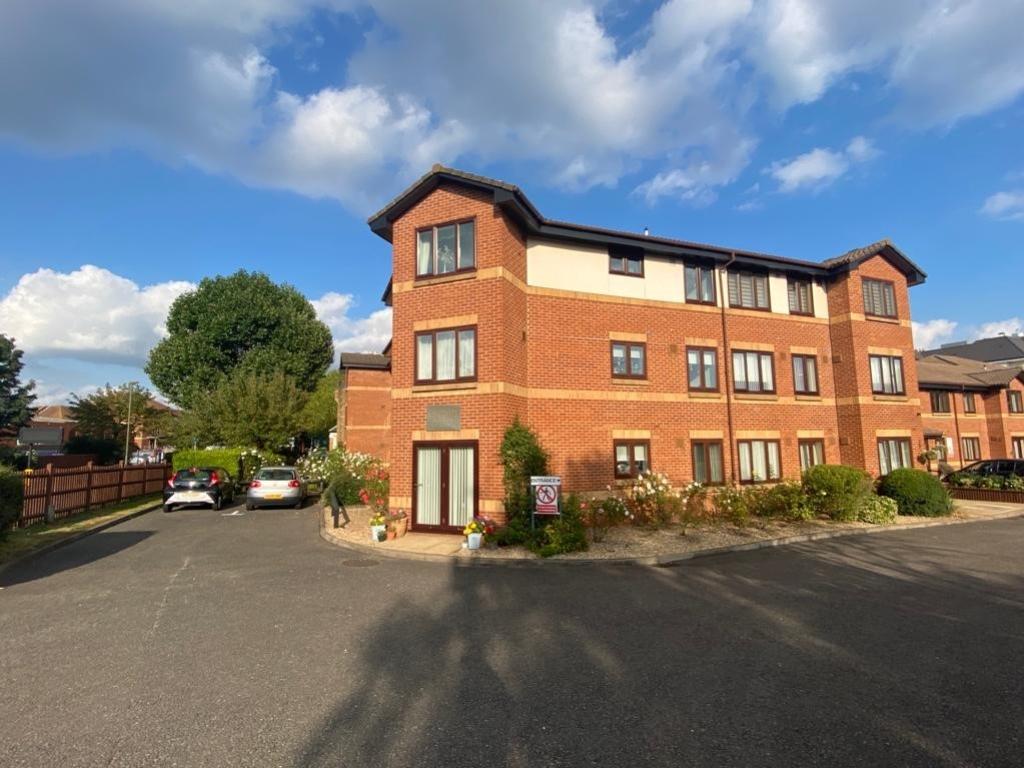 Albany Place, Egham, TW20 1 bed retirement property £100,000