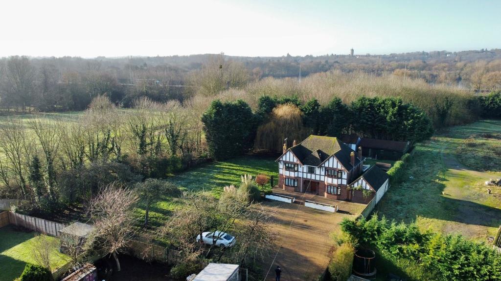Rosemary Lane, Egham, Surrey, TW20 5 bed detached house £1,200,000