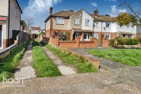 12 Birkdale Avenue, Romford, RM3 0SL