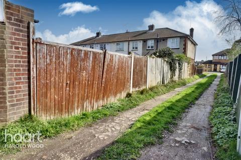 12 Birkdale Avenue, Romford, RM3 0SL