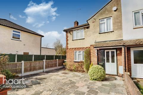 12 Birkdale Avenue, Romford, RM3 0SL