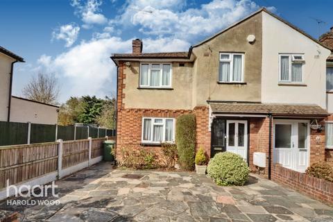 12 Birkdale Avenue, Romford, RM3 0SL