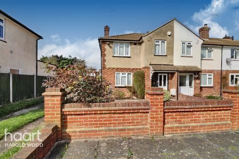 12 Birkdale Avenue, Romford, RM3 0SL