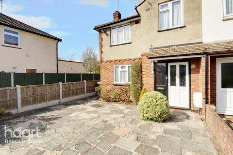 12 Birkdale Avenue, Romford, RM3 0SL