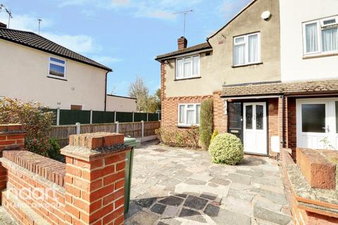 12 Birkdale Avenue, Romford, RM3 0SL