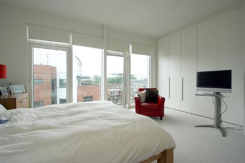 2 bedroom penthouse to rent, Tanner Street, London, SE1