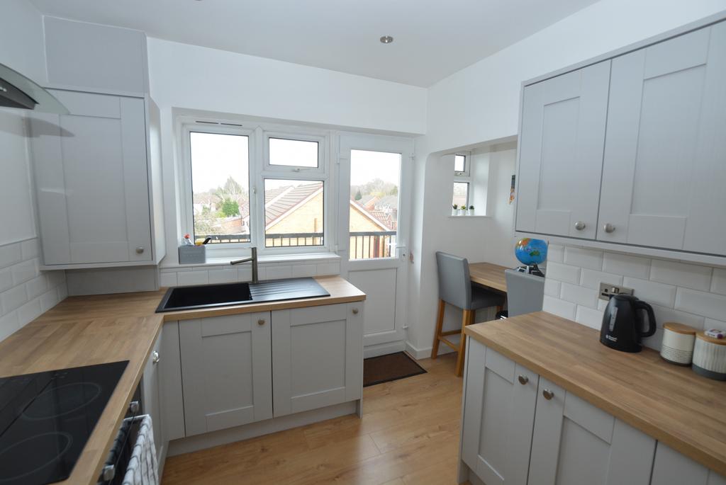 Wardle Close Stretford Manchester M32 2 bed flat £775 pcm (£179 pw)