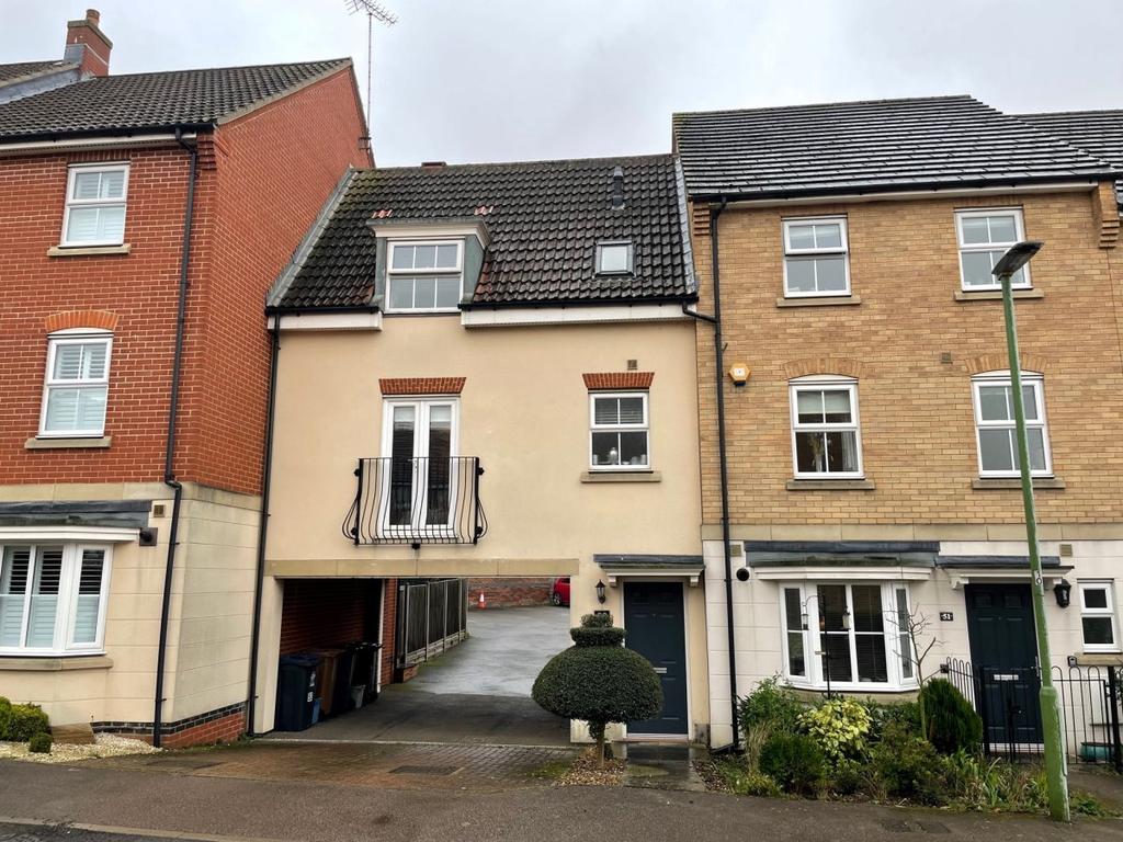 Lady Margaret Gardens, Ware 3 bed terraced house £1,550 pcm (£358 pw)