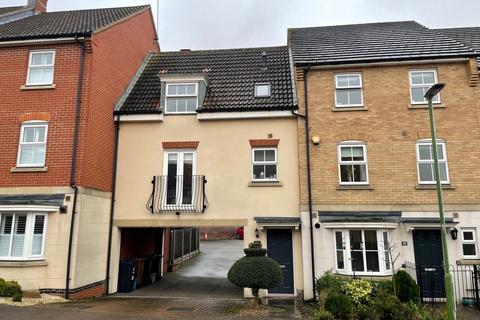 3 bedroom terraced house to rent, Lady Margaret Gardens, Ware