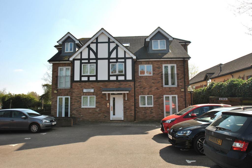Knebworth SG3 2 bed apartment to rent £925 pcm (£213 pw)