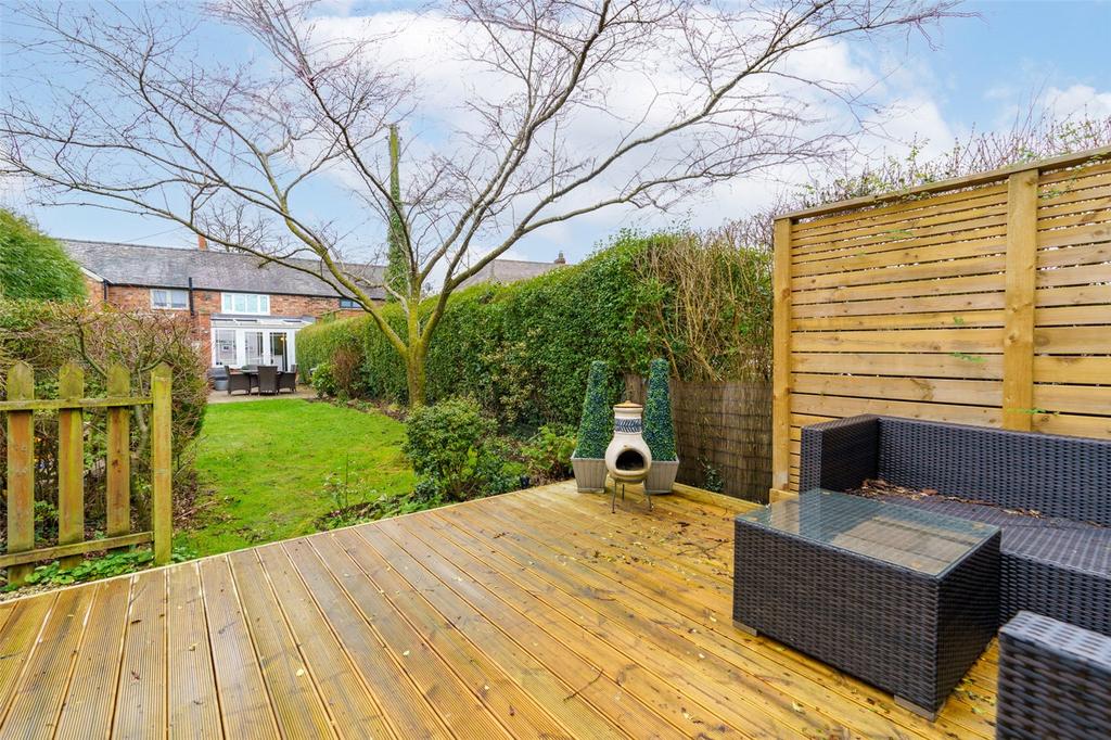 Decking &amp; Garden