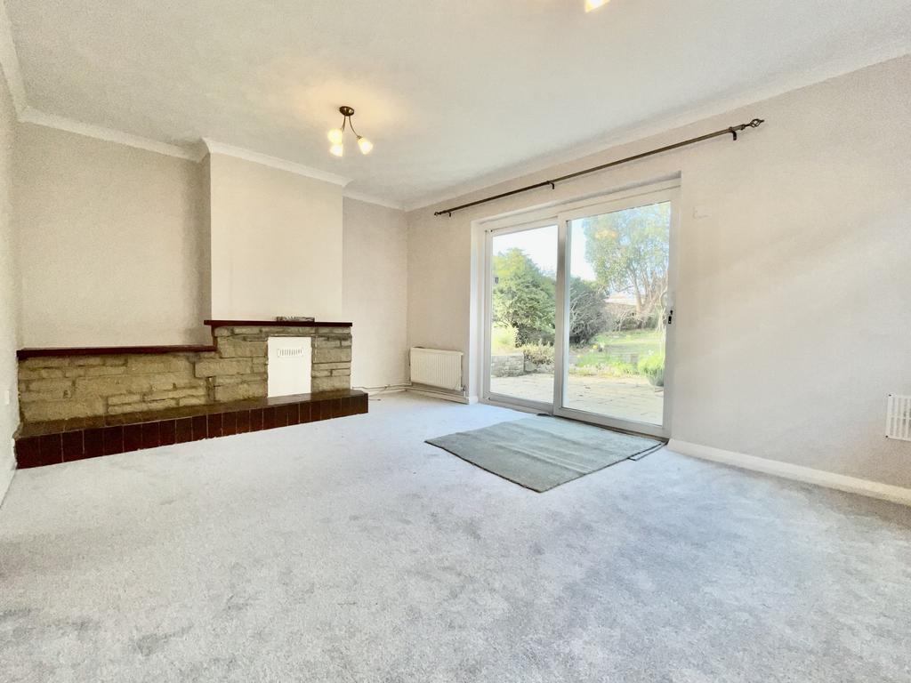 West Cliff Drive, Herne Bay, CT6 2 bed bungalow £1,250 pcm (£288 pw)
